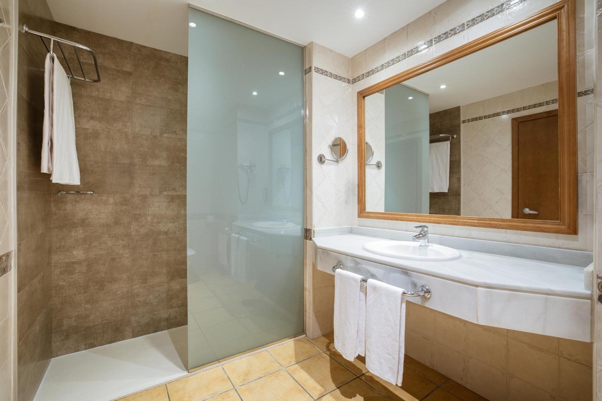Chambre Double avec Lit d'Appoint