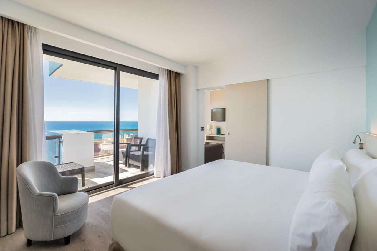 Suite Junior avec Vue sur la Mer (2 Adultes + 2 Enfants)